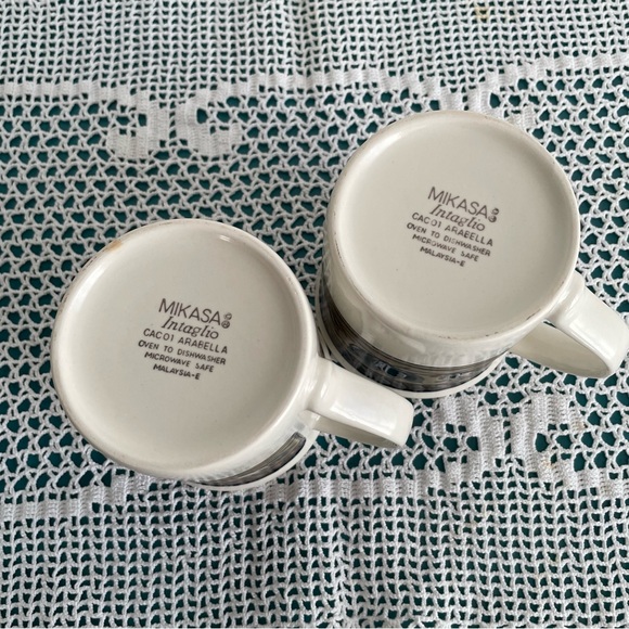 Mikasa Cream and Navy Leaf Design Mugs Arabella Collection - Picture 5 of 10